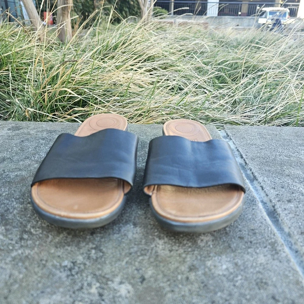 Fitflop EU 37 US 6 Sola Black Leather Slide Sandals Slip‎ On Comfort Walking